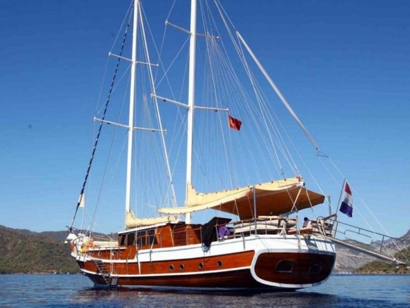 Sirena Gulet ile Adriyatik’te Split çıkışlı özel mavi yolculuk deneyimi. 5 kabin, 10 kişilik konfor ve profesyonel mürettebatla unutulmaz bir tatil sizi bekliyor.