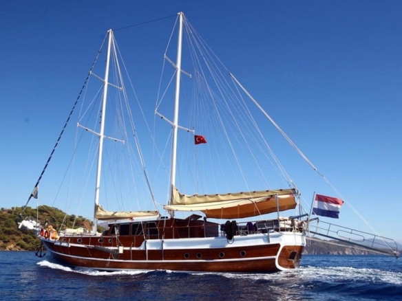 Sirena Gulet ile Adriyatik’te Split çıkışlı özel mavi yolculuk deneyimi. 5 kabin, 10 kişilik konfor ve profesyonel mürettebatla unutulmaz bir tatil sizi bekliyor.