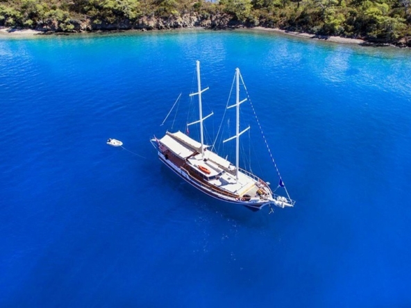 Sirena Gulet ile Adriyatik’te Split çıkışlı özel mavi yolculuk deneyimi. 5 kabin, 10 kişilik konfor ve profesyonel mürettebatla unutulmaz bir tatil sizi bekliyor.