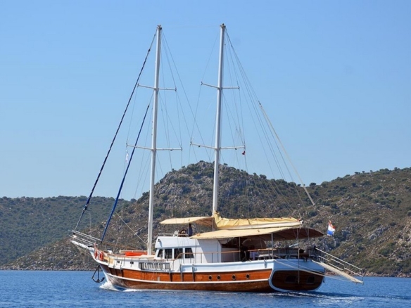 Sirena Gulet ile Adriyatik’te Split çıkışlı özel mavi yolculuk deneyimi. 5 kabin, 10 kişilik konfor ve profesyonel mürettebatla unutulmaz bir tatil sizi bekliyor.