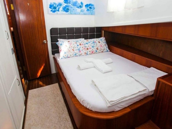 Sirena Gulet ile Adriyatik’te Split çıkışlı özel mavi yolculuk deneyimi. 5 kabin, 10 kişilik konfor ve profesyonel mürettebatla unutulmaz bir tatil sizi bekliyor.