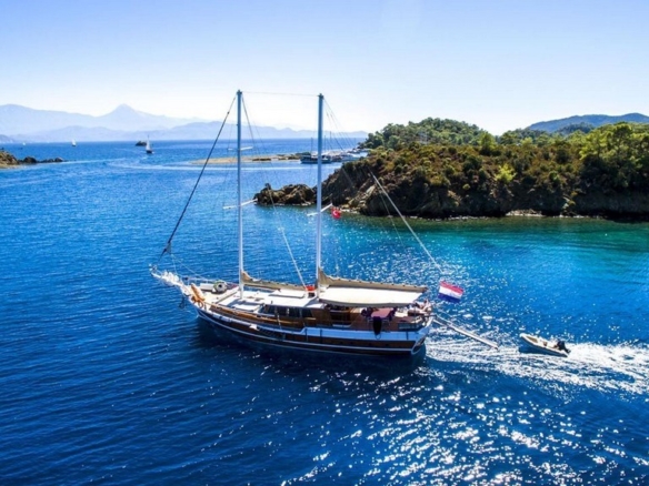 Sirena Gulet ile Adriyatik’te Split çıkışlı özel mavi yolculuk deneyimi. 5 kabin, 10 kişilik konfor ve profesyonel mürettebatla unutulmaz bir tatil sizi bekliyor.