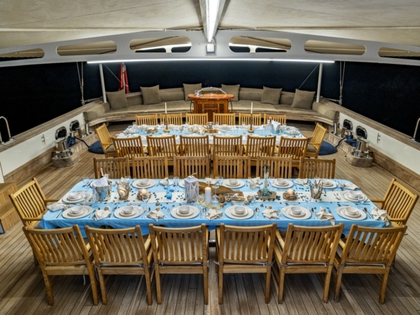 Tersane 8 Kiralık Gulet 14 kabinli 32 Kişi Kapasiteli, arkadaşlar veya aileler için Akdeniz’de premium deniz tatili ve özel rotalar sunar.