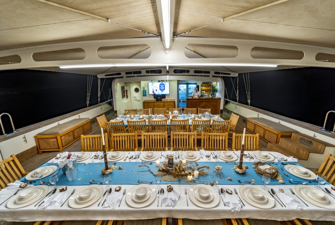 Tersane 8 Kiralık Gulet 14 kabinli 32 Kişi Kapasiteli, arkadaşlar veya aileler için Akdeniz’de premium deniz tatili ve özel rotalar sunar.