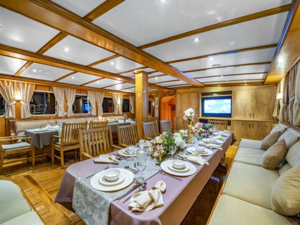 Tersane 8 Kiralık Gulet 14 kabinli 32 Kişi Kapasiteli, arkadaşlar veya aileler için Akdeniz’de premium deniz tatili ve özel rotalar sunar.