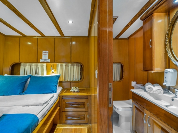 Tersane 8 Kiralık Gulet 14 kabinli 32 Kişi Kapasiteli, arkadaşlar veya aileler için Akdeniz’de premium deniz tatili ve özel rotalar sunar.