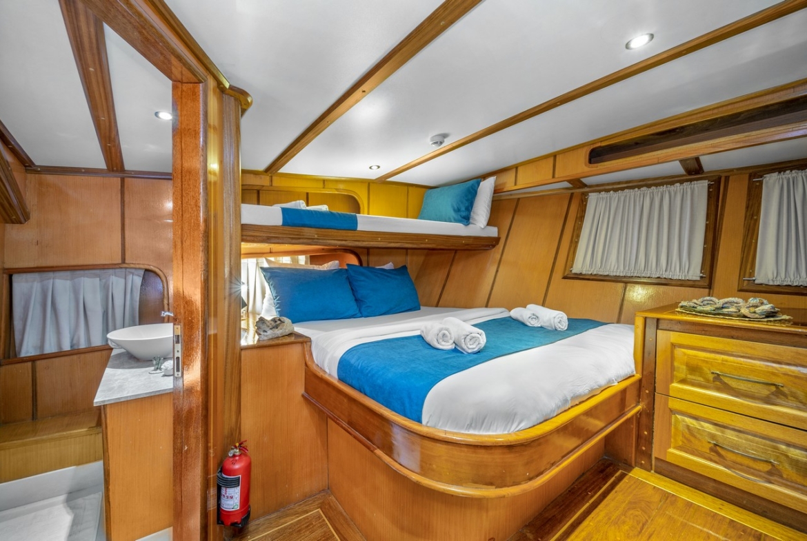 Tersane 8 Kiralık Gulet 14 kabinli 32 Kişi Kapasiteli, arkadaşlar veya aileler için Akdeniz’de premium deniz tatili ve özel rotalar sunar.