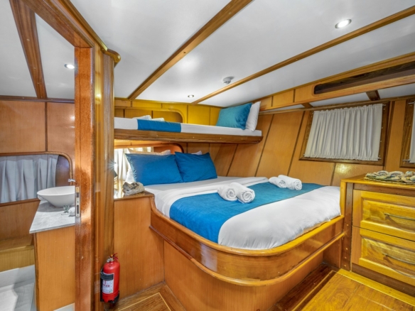 Tersane 8 Kiralık Gulet 14 kabinli 32 Kişi Kapasiteli, arkadaşlar veya aileler için Akdeniz’de premium deniz tatili ve özel rotalar sunar.