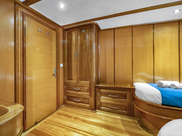Tersane 8 Kiralık Gulet 14 kabinli 32 Kişi Kapasiteli, arkadaşlar veya aileler için Akdeniz’de premium deniz tatili ve özel rotalar sunar.