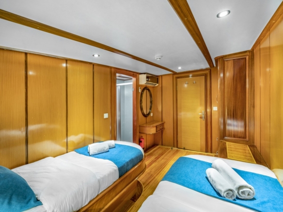 Tersane 8 Kiralık Gulet 14 kabinli 32 Kişi Kapasiteli, arkadaşlar veya aileler için Akdeniz’de premium deniz tatili ve özel rotalar sunar.