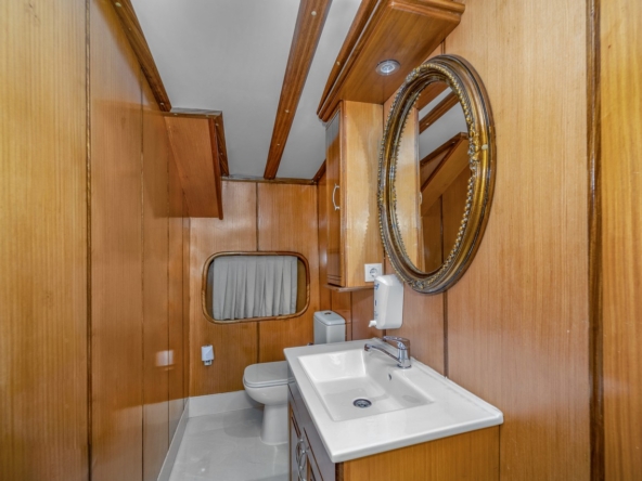 Tersane 8 Kiralık Gulet 14 kabinli 32 Kişi Kapasiteli, arkadaşlar veya aileler için Akdeniz’de premium deniz tatili ve özel rotalar sunar.