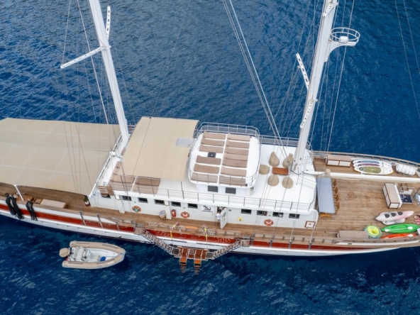 Tersane 8 Kiralık Gulet 14 kabinli 32 Kişi Kapasiteli, arkadaşlar veya aileler için Akdeniz’de premium deniz tatili ve özel rotalar sunar.