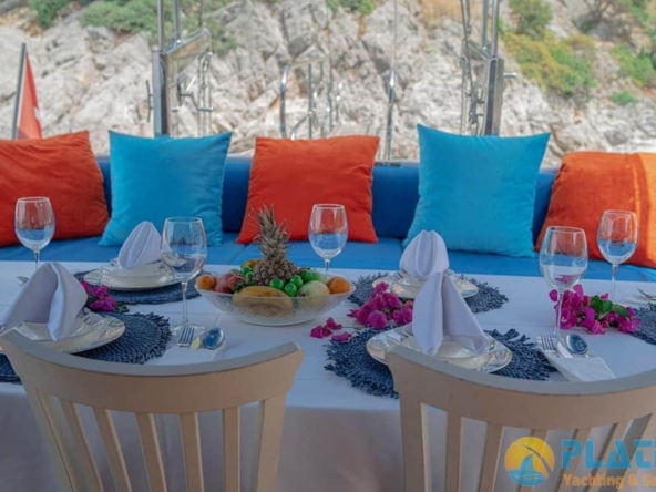 Kiralık 6 Kişilik 3 Kabin küçük Tekne Yat Gulet Fethiye