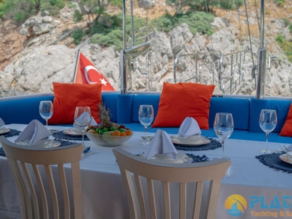 Kiralık 6 Kişilik 3 Kabin küçük Tekne Yat Gulet Fethiye