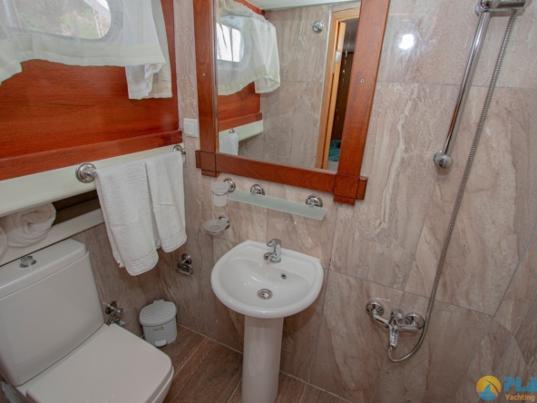 Kiralık 6 Kişilik 3 Kabin küçük Tekne Yat Gulet Fethiye 3