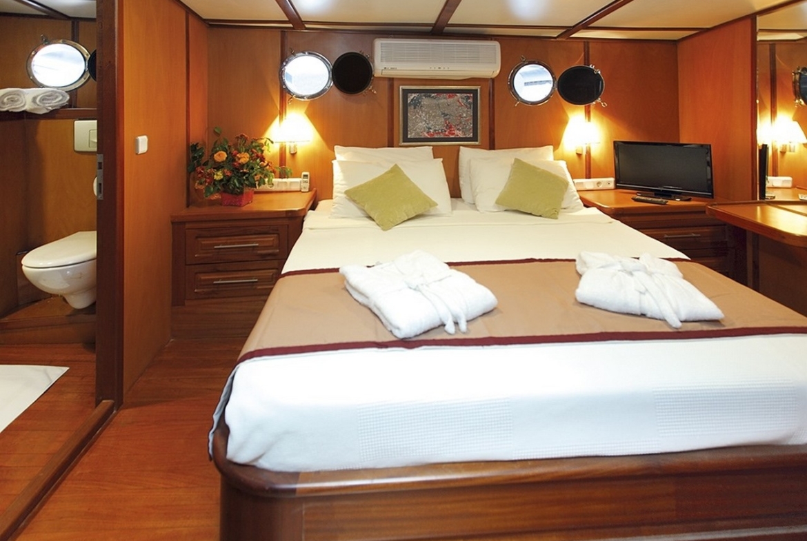 Saraylı 1 Yat Tekne Gulet Kiralama Mavi Yolculuk