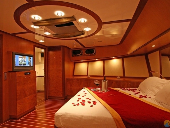 Serenity 86 Yat Tekne Gulet Kiralama Mavi Yolculuk