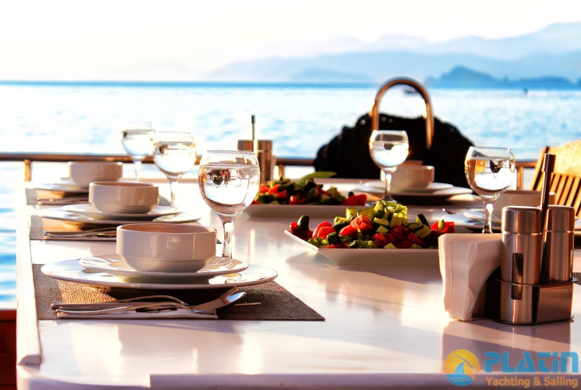 Maske 3 Kiralik Trawler Tekne Yat Mavi Yolculuk