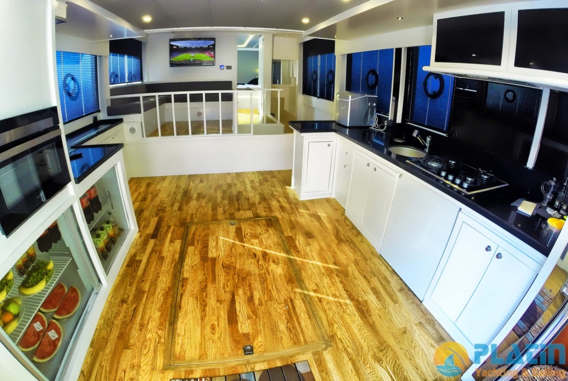 Maske 3 Kiralik Trawler Tekne Yat Mavi Yolculuk