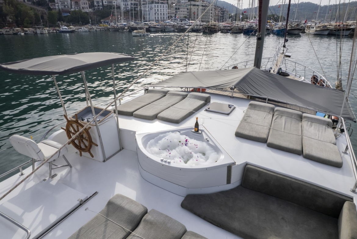 Diamond Lila Gulet – 30 Metre Lüks Mavi Yolculuk Deneyimi