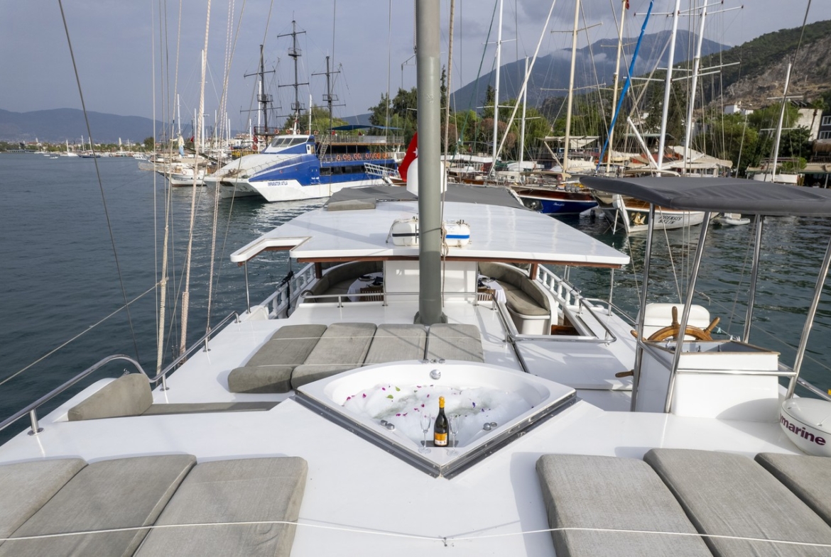 Diamond Lila Gulet – 30 Metre Lüks Mavi Yolculuk Deneyimi