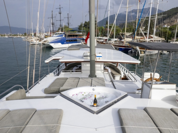 Diamond Lila Gulet – 30 Metre Lüks Mavi Yolculuk Deneyimi