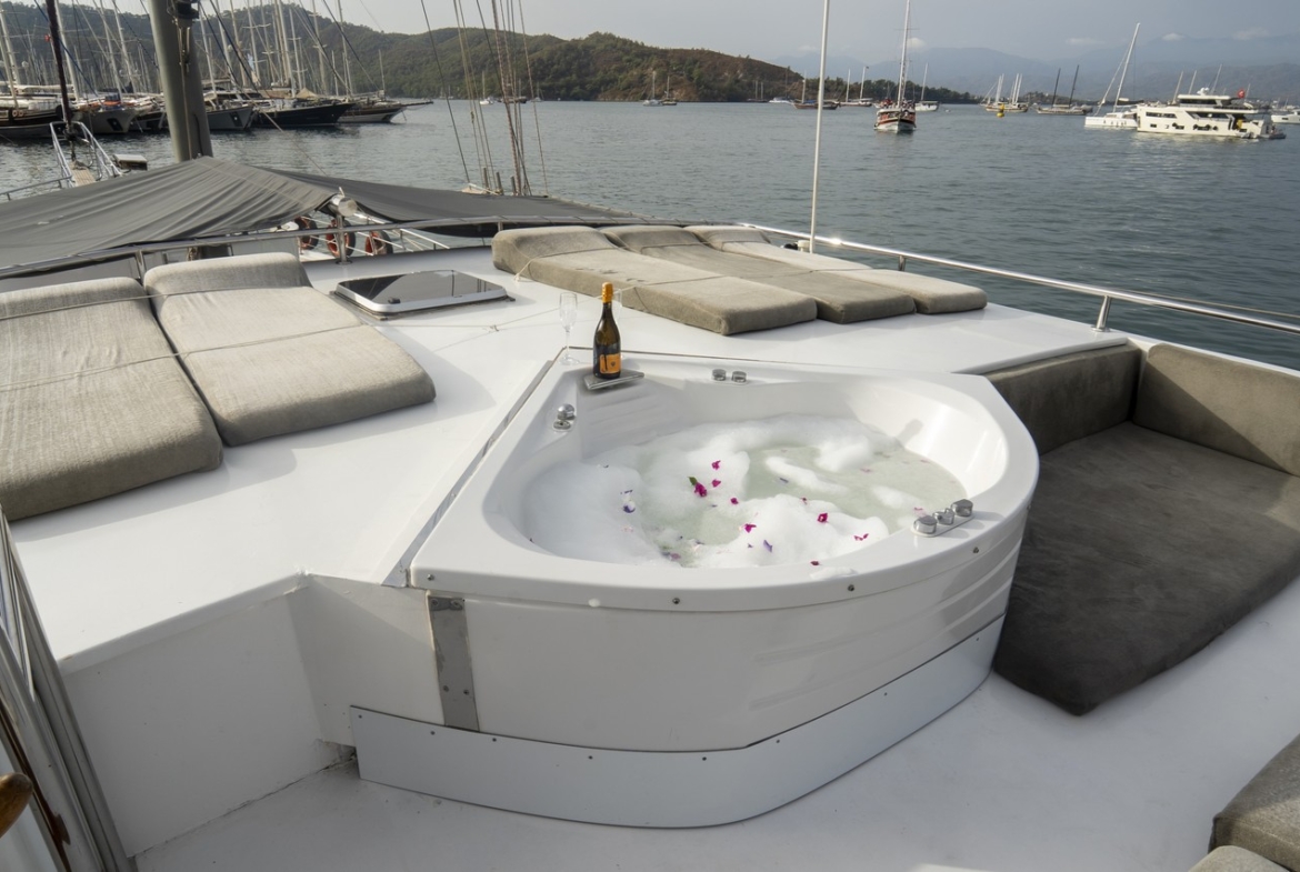 Diamond Lila Gulet – 30 Metre Lüks Mavi Yolculuk Deneyimi