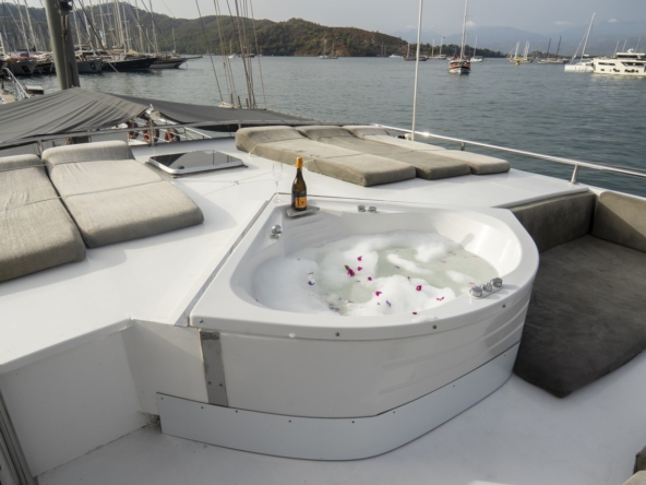 Diamond Lila Gulet – 30 Metre Lüks Mavi Yolculuk Deneyimi