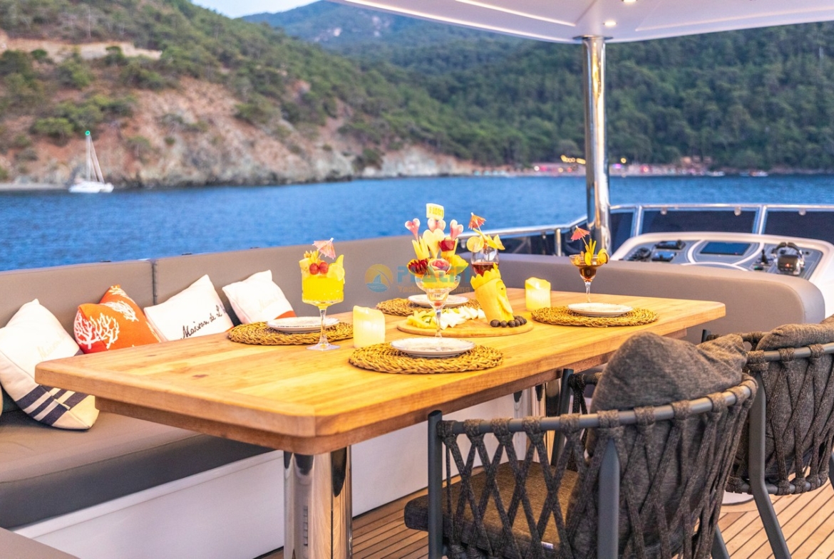 Konaklamalı Tekne Kiralama