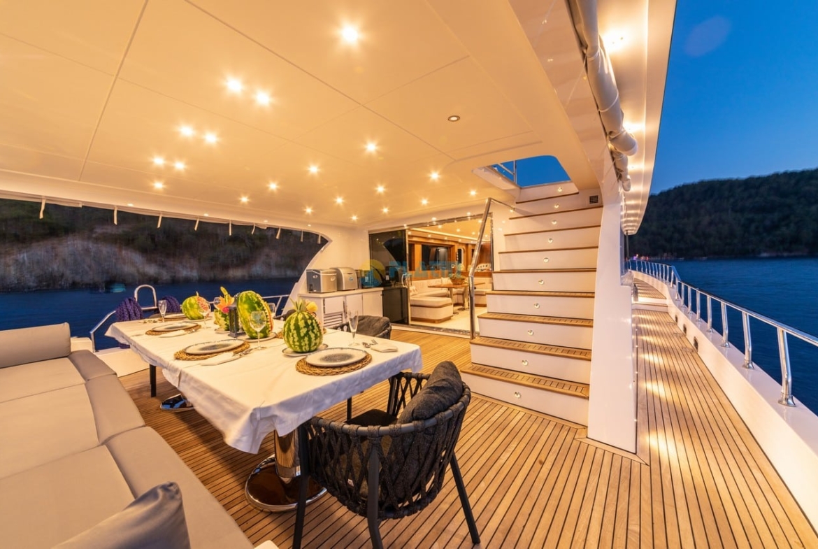 Konaklamalı Tekne Kiralama