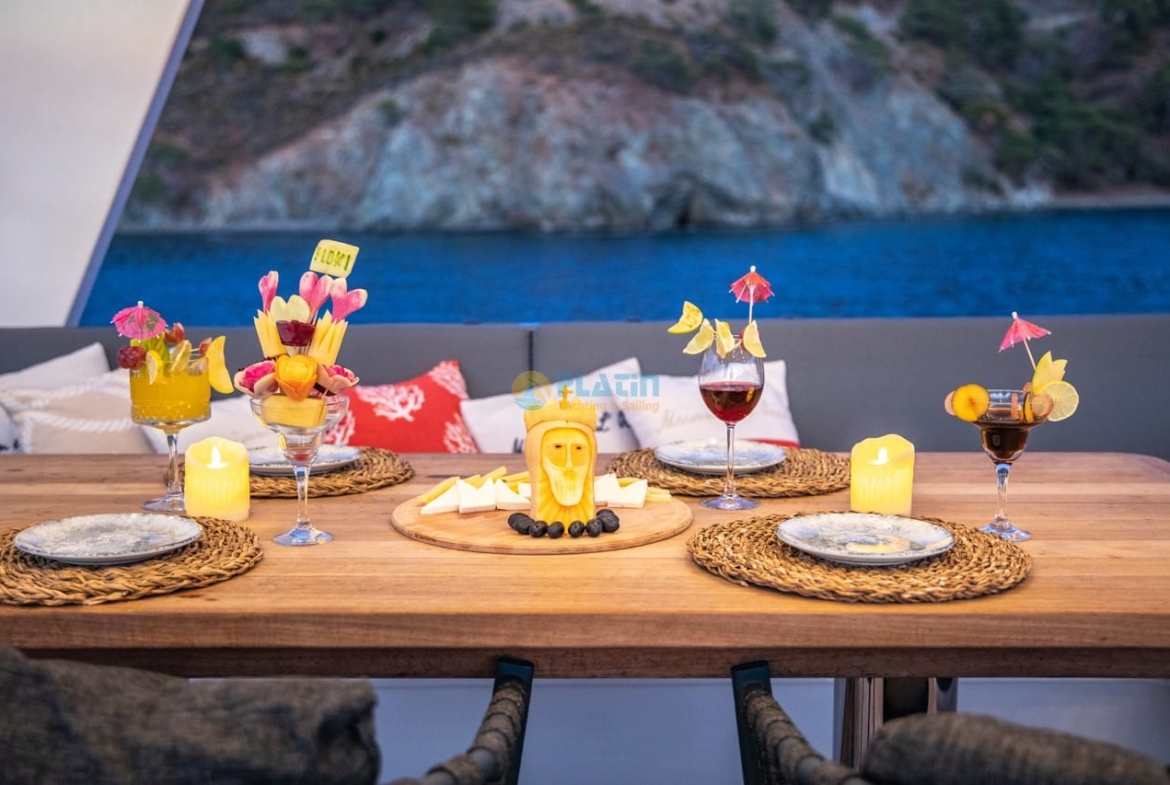 Konaklamalı Tekne Kiralama