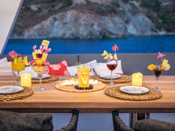 Konaklamalı Tekne Kiralama