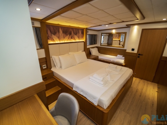 Alegria Trawler Yat