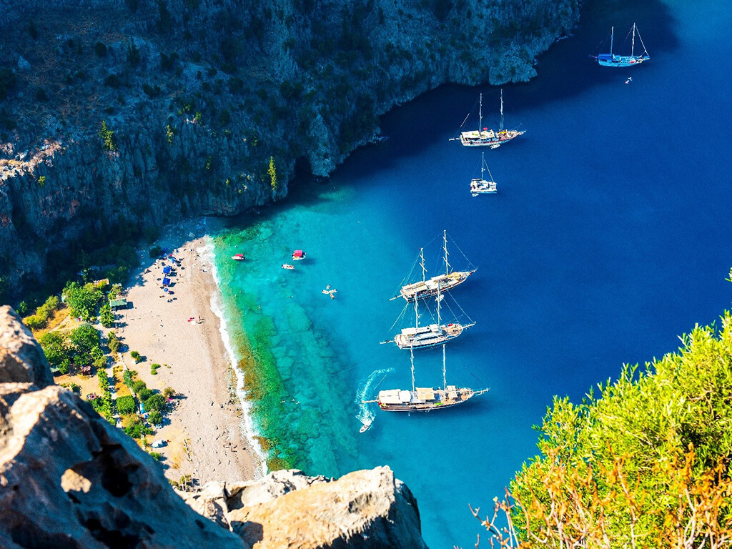 Fethiye'de Tekne Kiralamak & Mavi Yolculuk Yapmak için 10 Neden