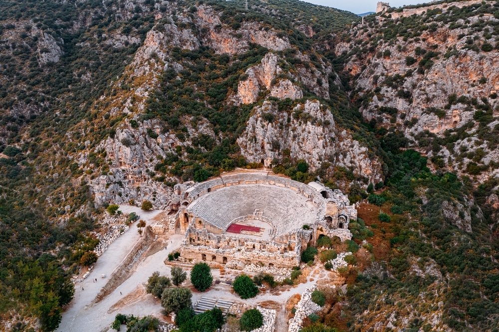 Myra Antik Kenti : Likya’nın Kalbinde Tarih, Efsane ve Mavi Yolculuk