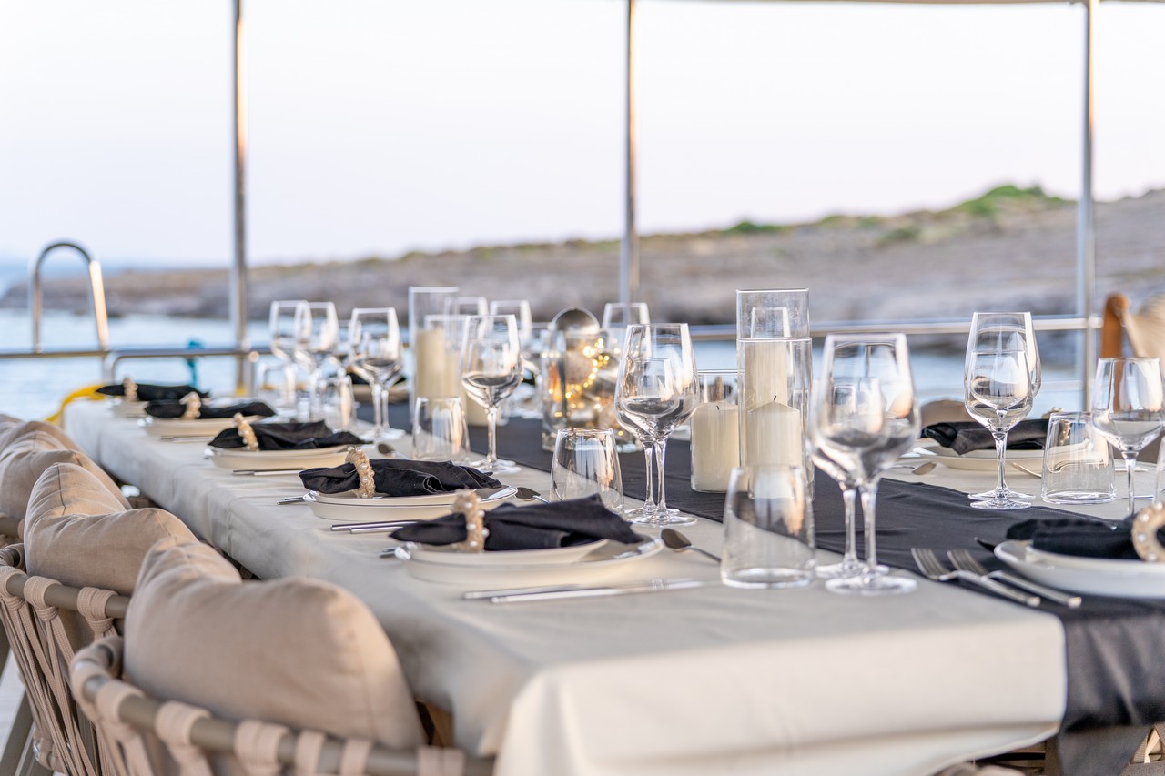 De Love Benzer 7 Kabinli Bir Yat Kiralamak Ödediğimiz Paraya Değer mi