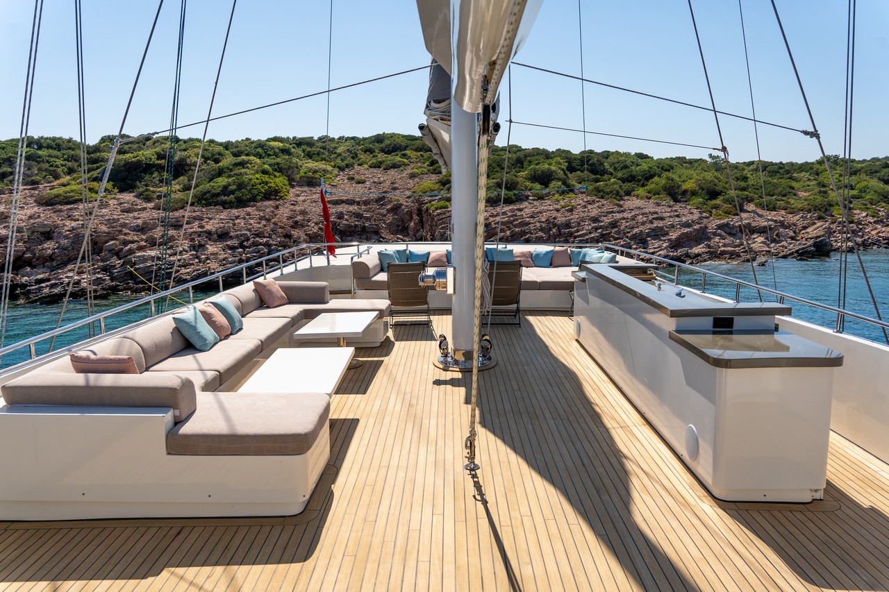 De Love Benzeri 7 Kabinli Bir Yat Kiralamak Paraya Değer mi