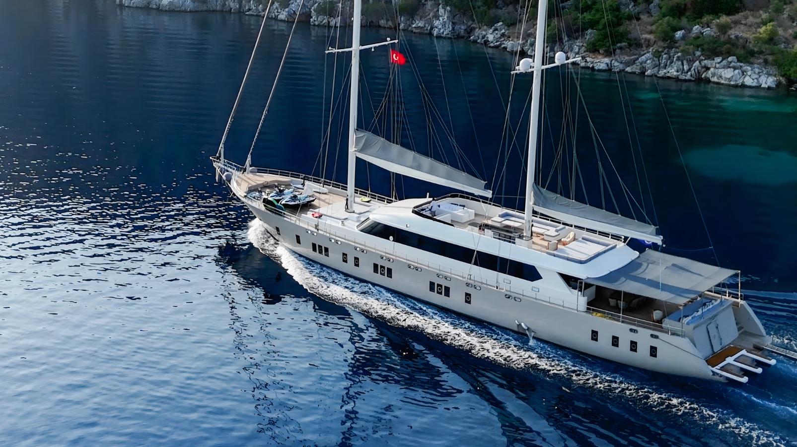 Mavi Yolculuk Turlarında Gulet ve Trawler Farkları Nelerdir