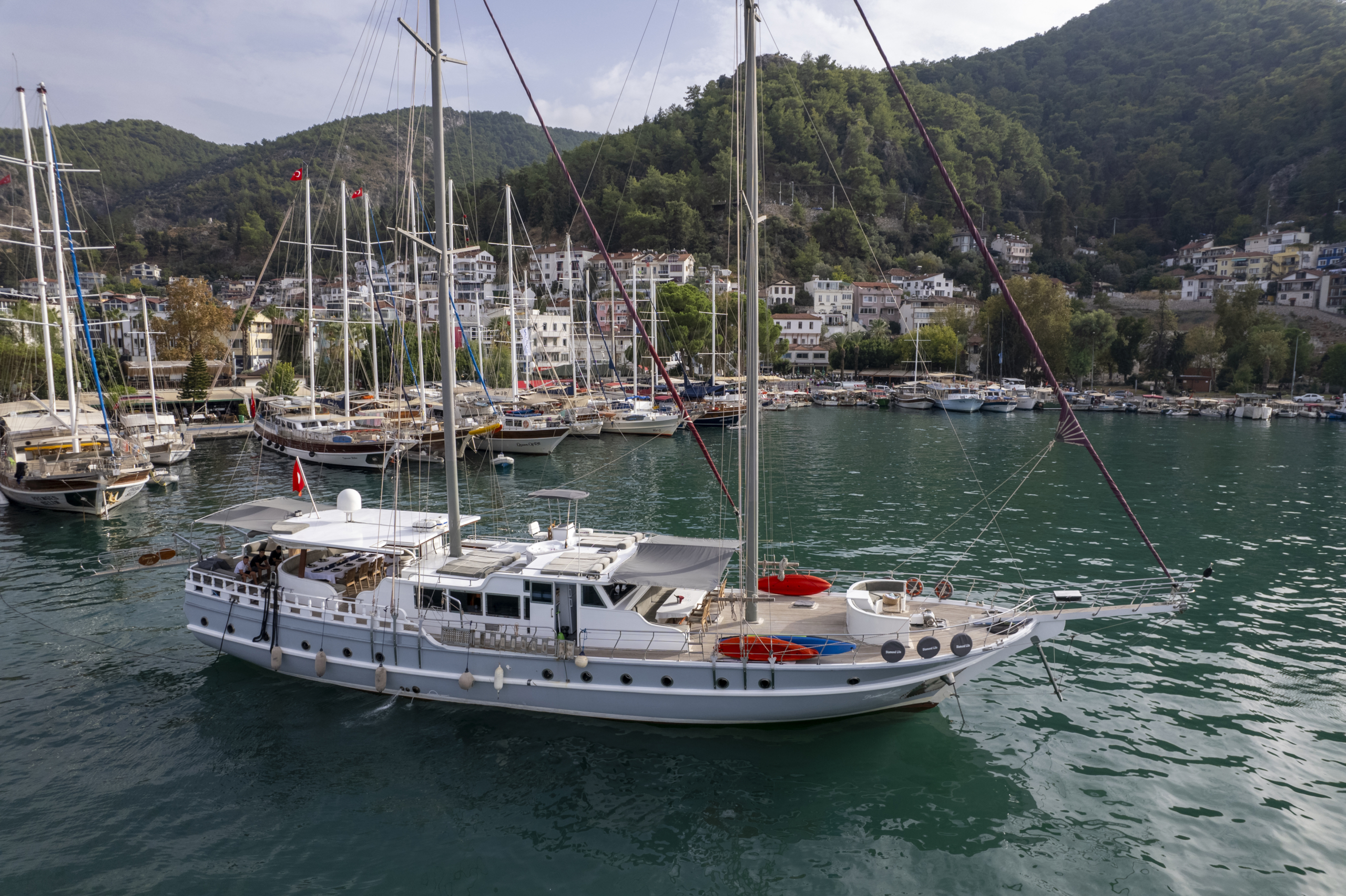 Mavi Yolculuk Turlarında Gulet ve Trawler Farkları Nelerdir