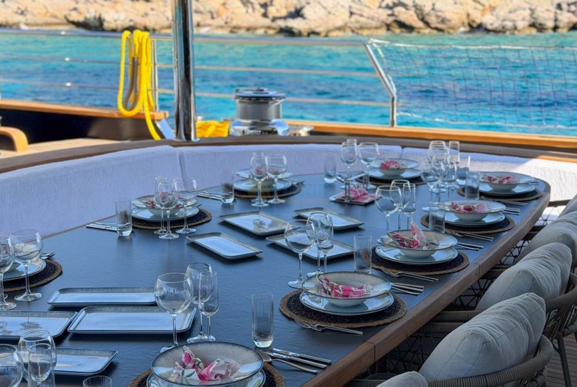 Oğuz Khan Ultra Lüks Yelkenli Yat