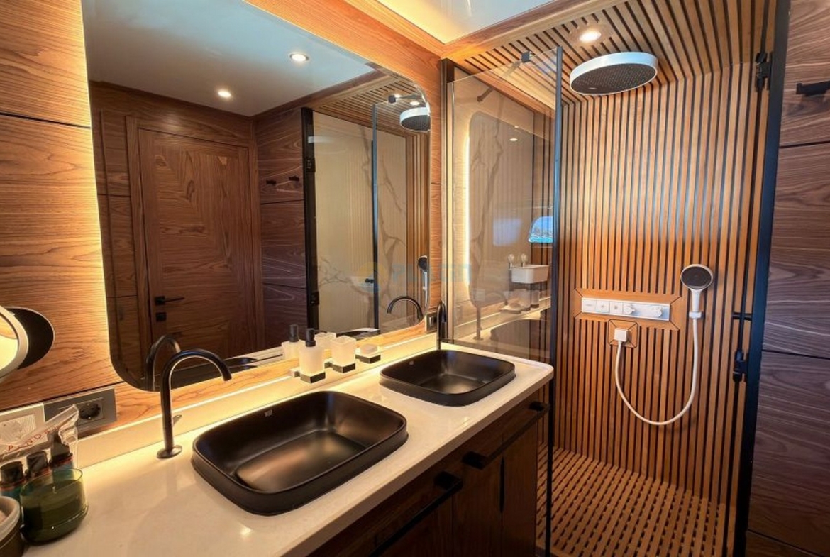 Oğuz Khan Ultra Lüks Yelkenli Yat