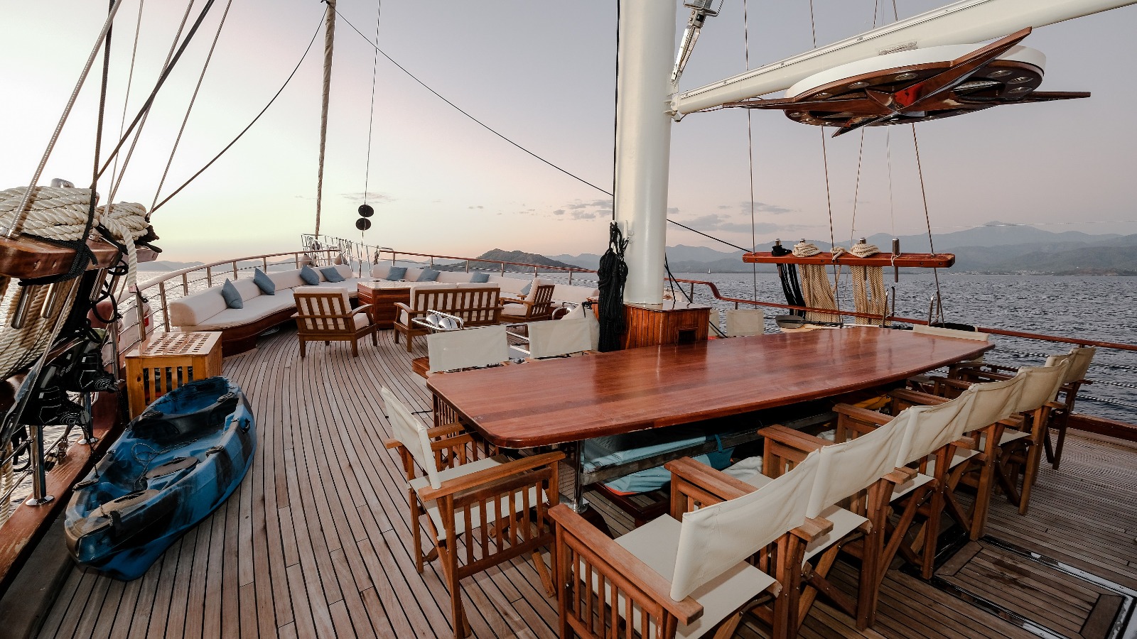 Bir guletin günlük işleyişi nasıl planlanır? Misafir konforu, rota, yemek ve güvenlik detaylarıyla rehber.