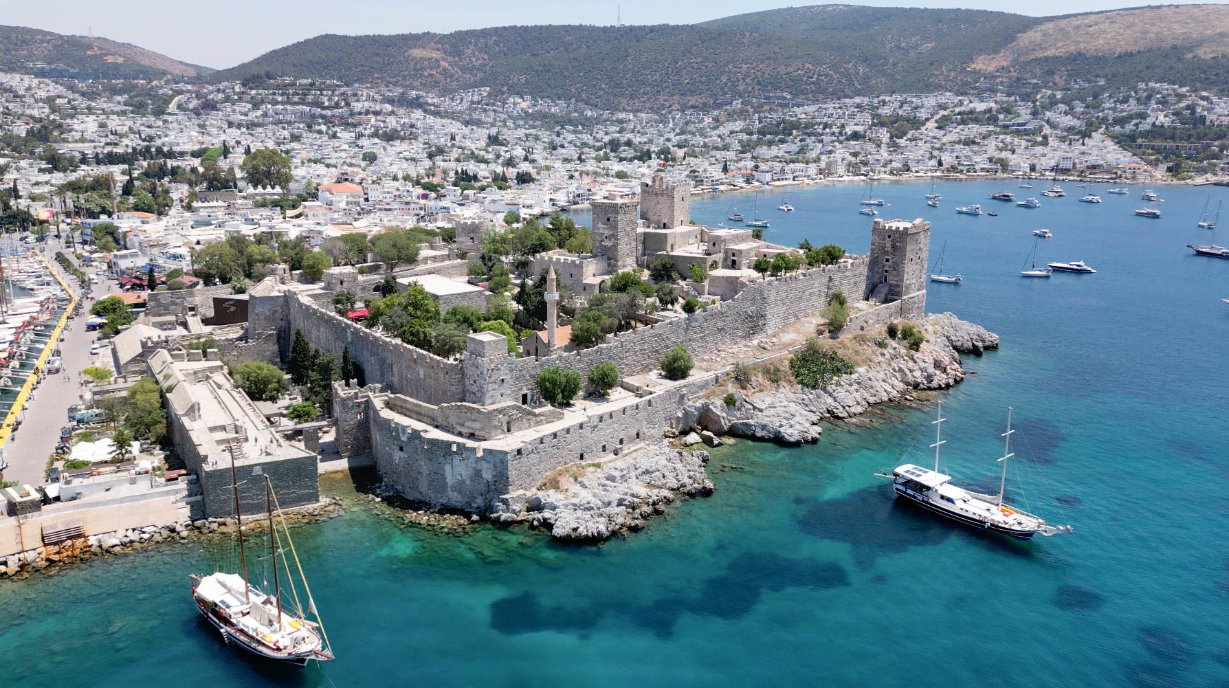 Bodrum ve Göcek koylarında özel tekne ile mavi yolculuk